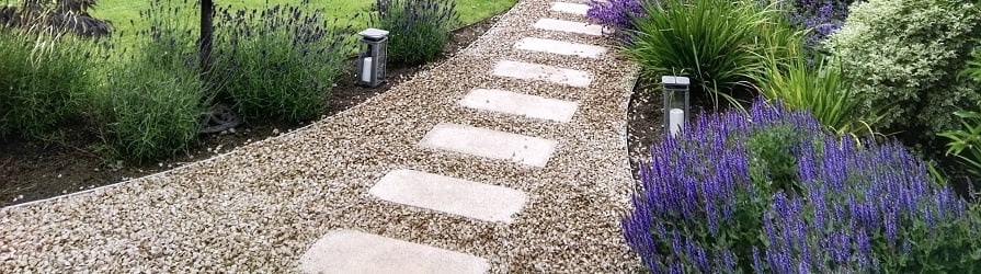 Obrzeża trawnikowe metalowe doskonała alternatywa dla betonowych krawężników